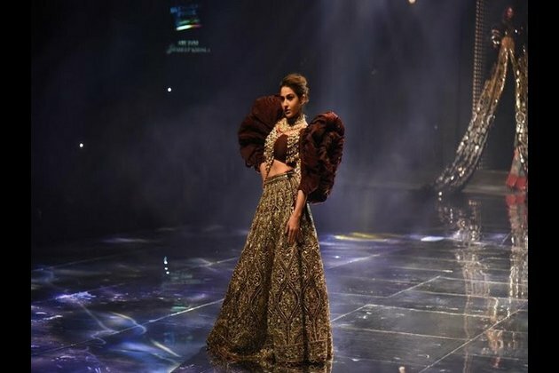 Sara Ali Khan wows on the ramp for Abu Jani Sandeep Khosla