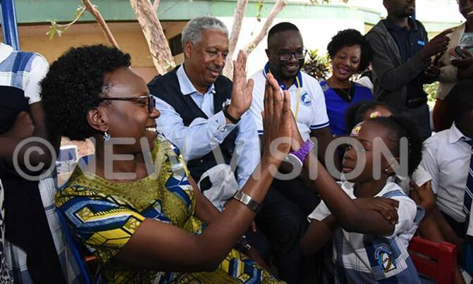 Health minister's daughter gets immunised Health minister's daughter gets immunised
