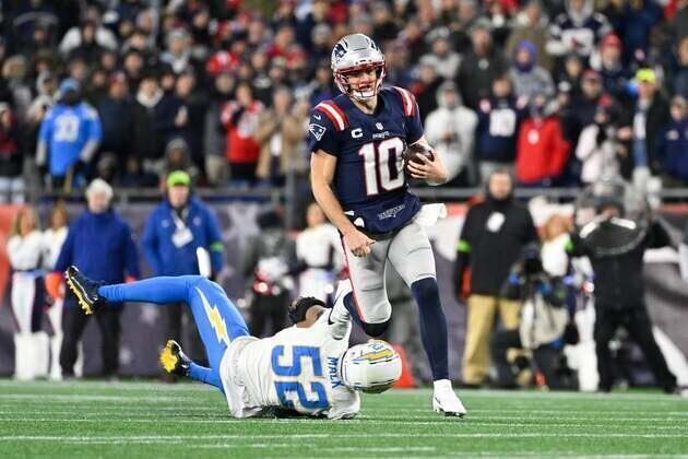 Drake Maye, Patriots stare down Texans' menacing defense