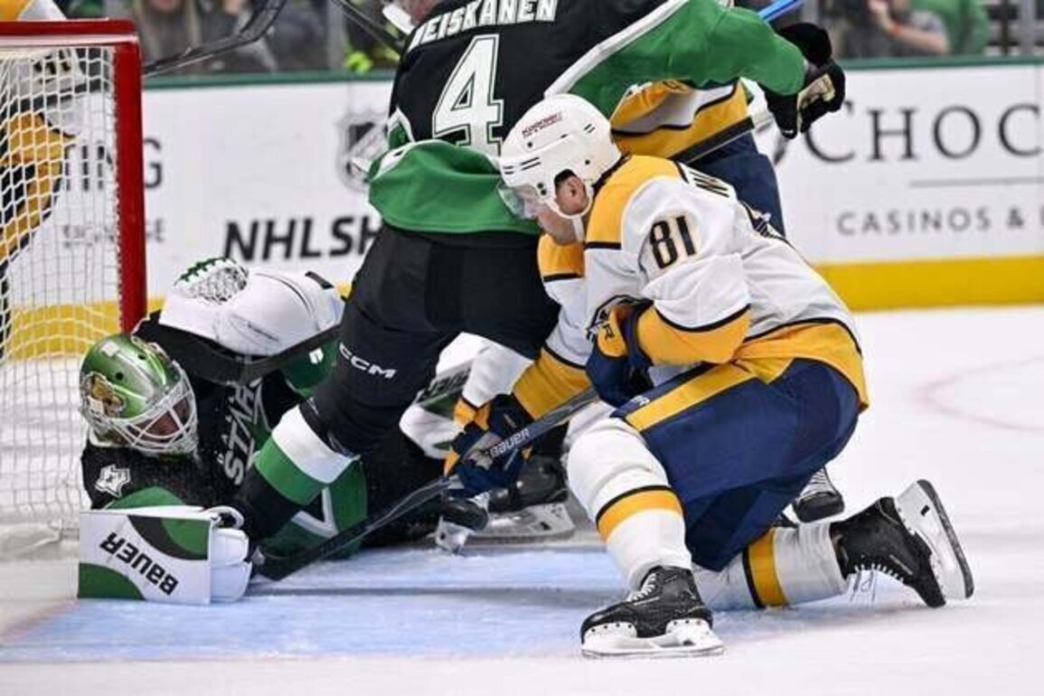 Stars run win streak to 8 with OT defeat of Predators
