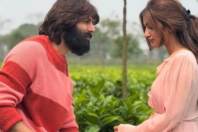 Kartik Aaryan shares romantic picture with Sreeleela from their upcoming project