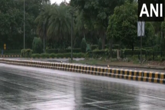 Rain lashes several parts of Delhi, providing respite from humid weather