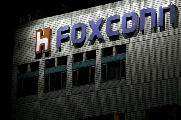 Taiwan to fine Apple supplier Foxconn for unauthorized investment from China