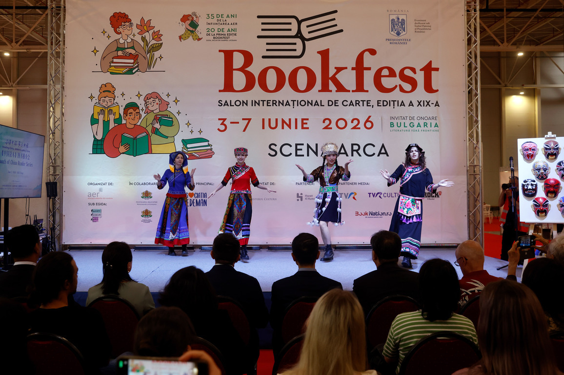 ROMANIA-BUCHAREST-INTERNATIONAL BOOK FAIR-READING CHINA