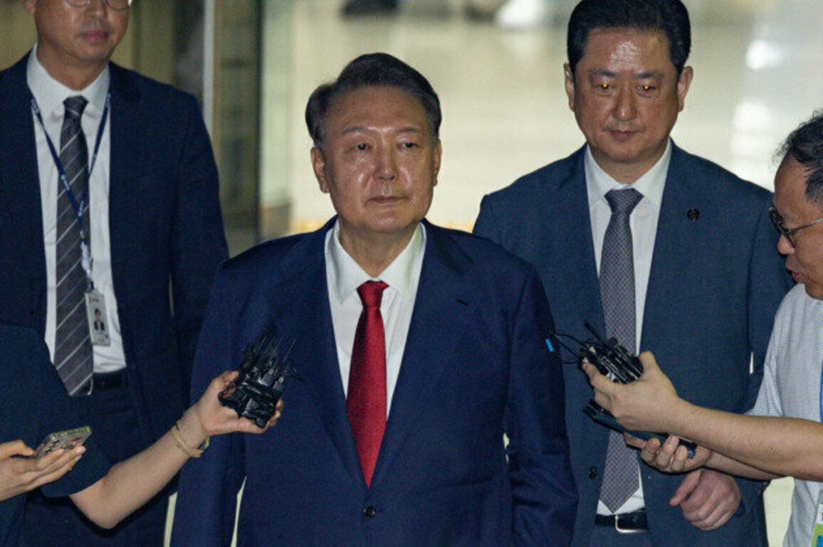 Court issues warrant to arrest former South Korean President Yoon