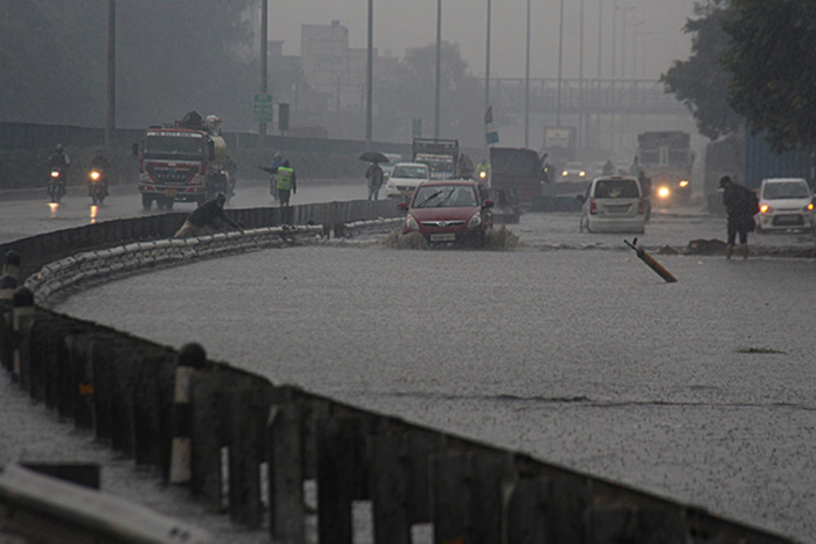 IMD issues thunderstorm alert for multiple districts in Haryana, predicts moderate rain and lightning