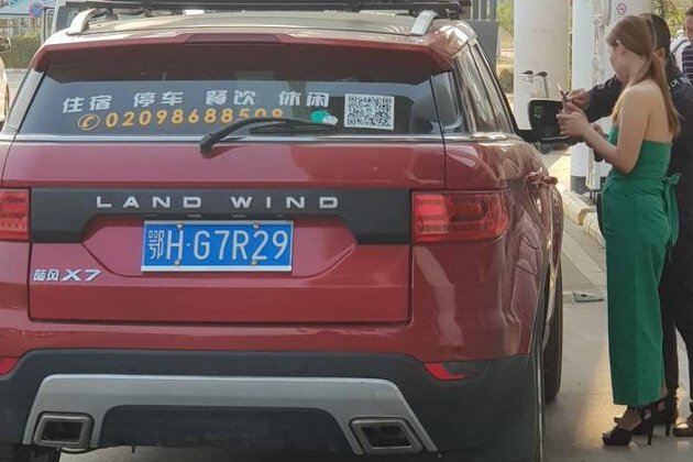 Chinese Allegedly Run Illegal Car Rental and Taxi Businesses in Laos