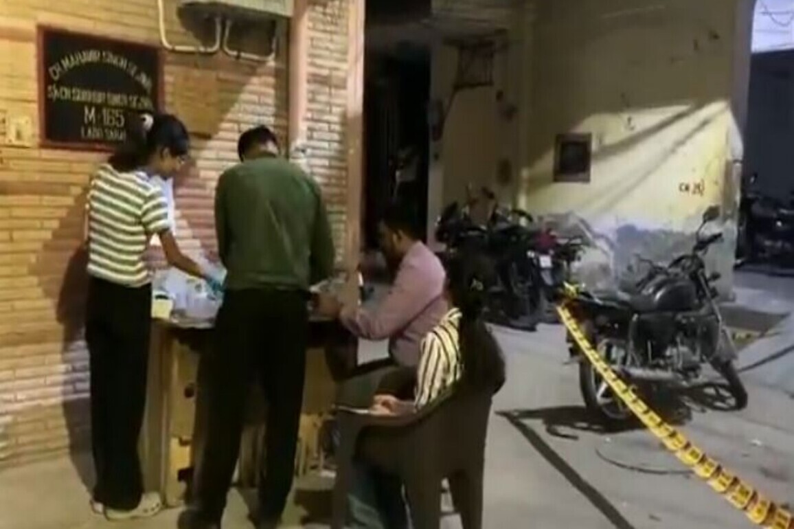 Unidentified men open fire in Delhi's Lado Sarai
