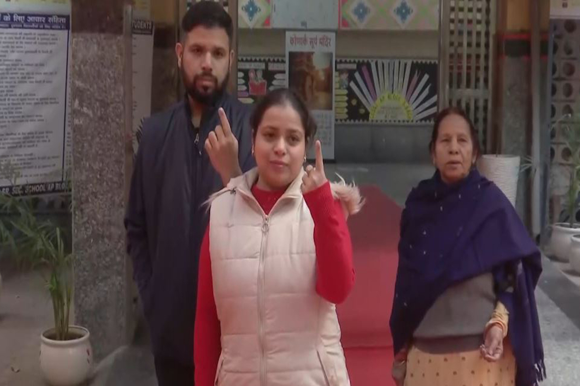 Delhi: Electors cast votes as polling for bypolls in 12 MCD wards begins