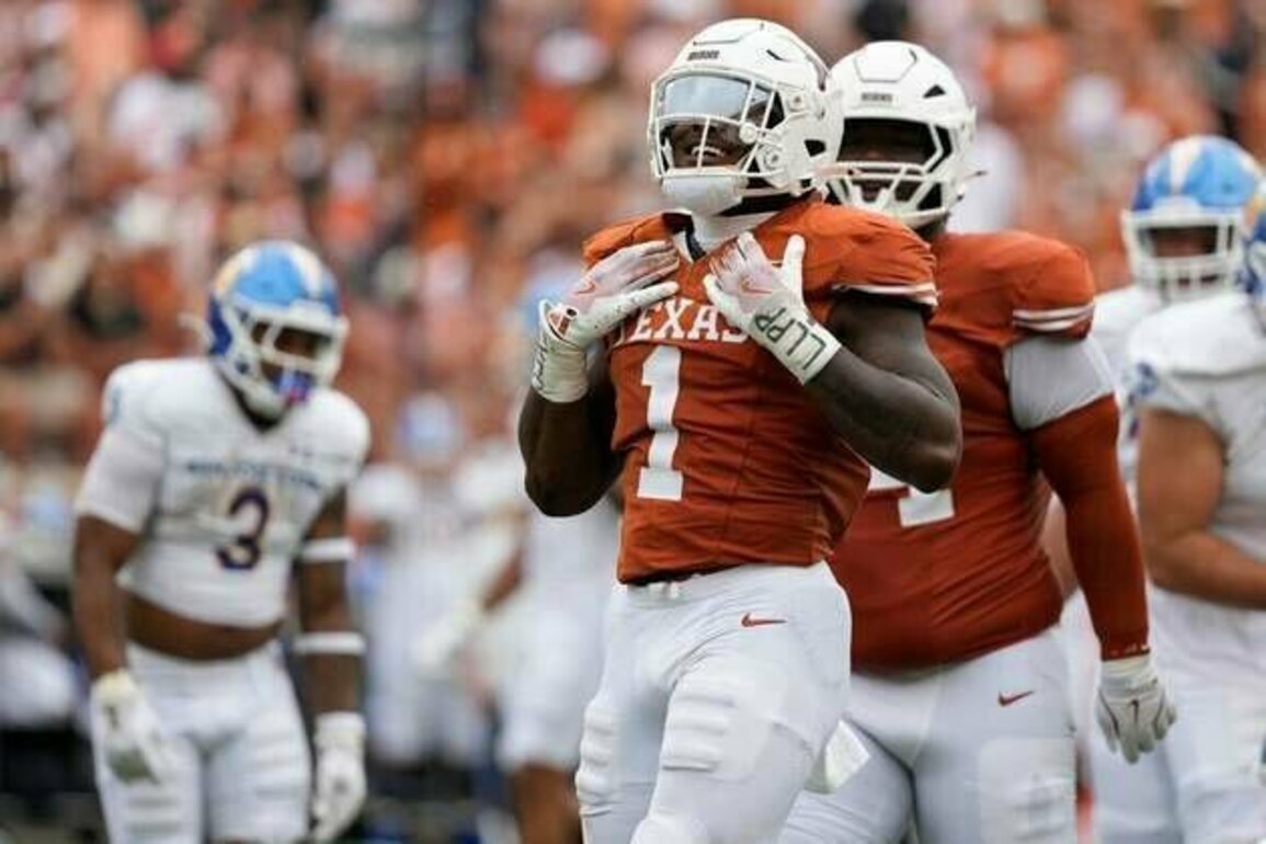 No. 9 Texas puts elite defense against Florida's anemic offense