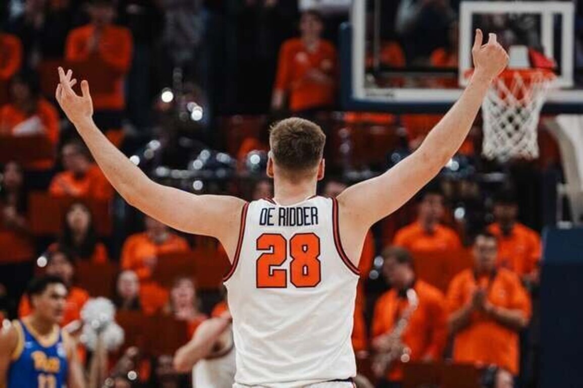 Defensive-minded No. 18 Virginia cruises past Pitt