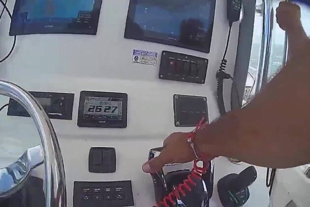 Bodycam shows Florida deputy, federal agent stop runaway boat