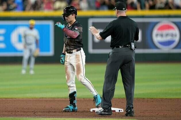 Bats awakened, D-backs go for series win over Brewers