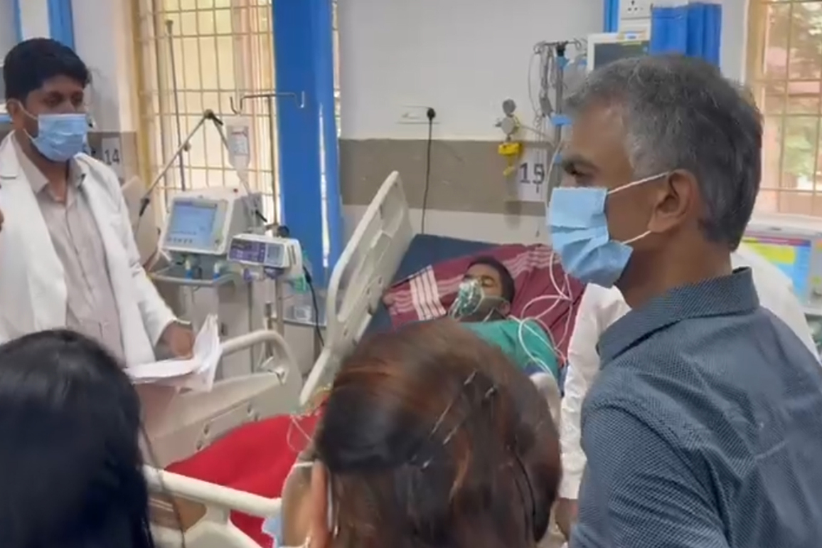 Karnataka Minister Krishna Byre Gowda meets Hassan Ganesh procession injured
