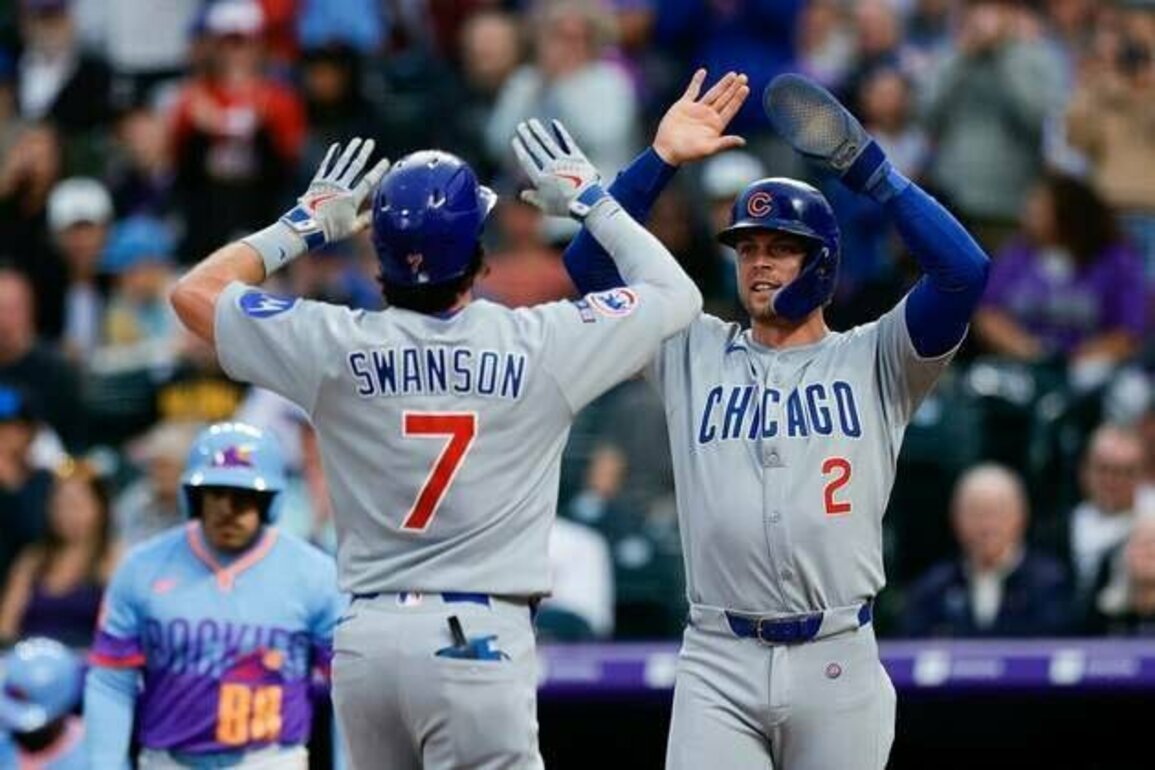 Dansby Swanson belts 2 HRs, drives in 6 as Cubs rock Rockies