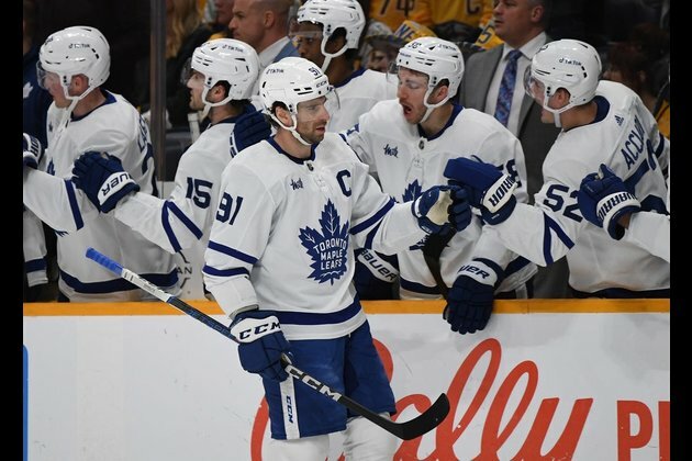 John Tavares rings up three points, Maple Leafs edge Predators