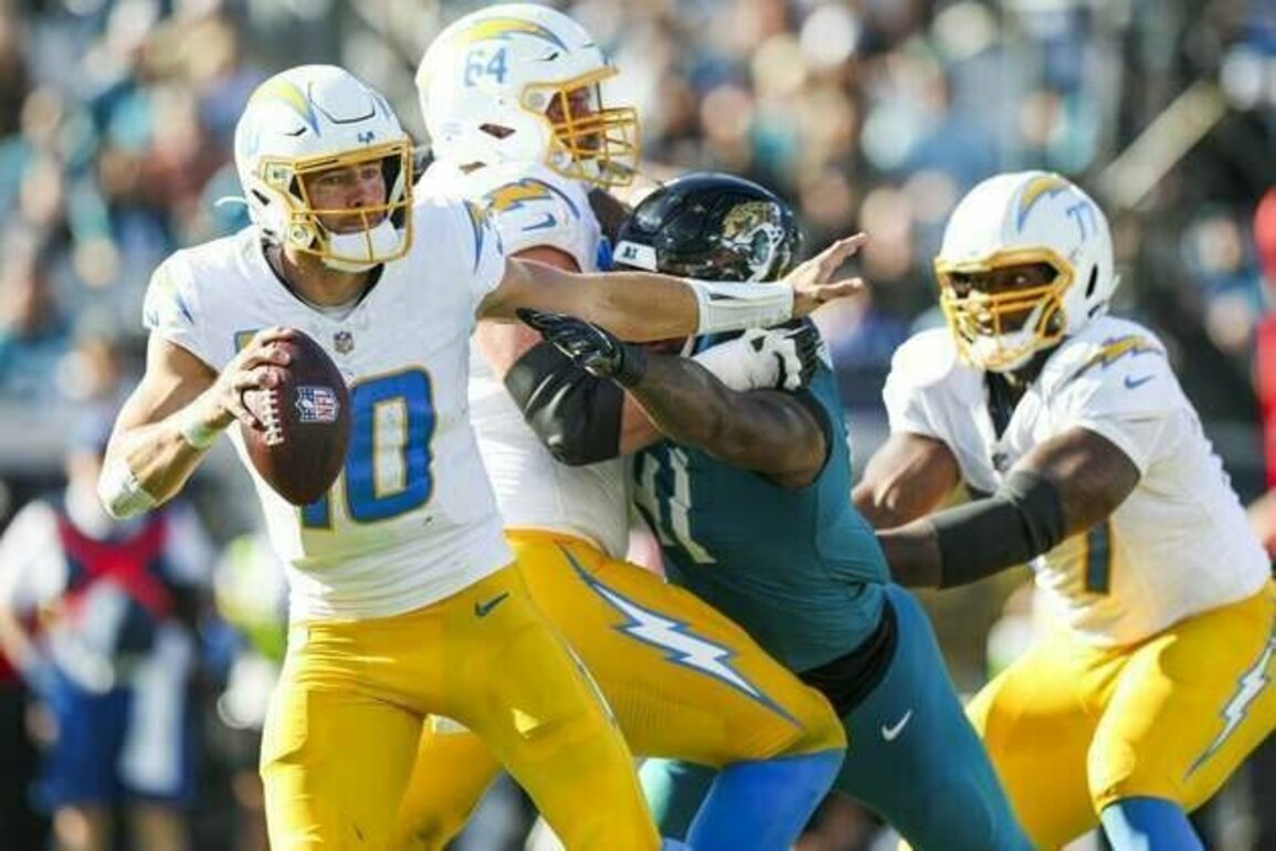 Chargers, Raiders both trying to fix painful pass-protection issues