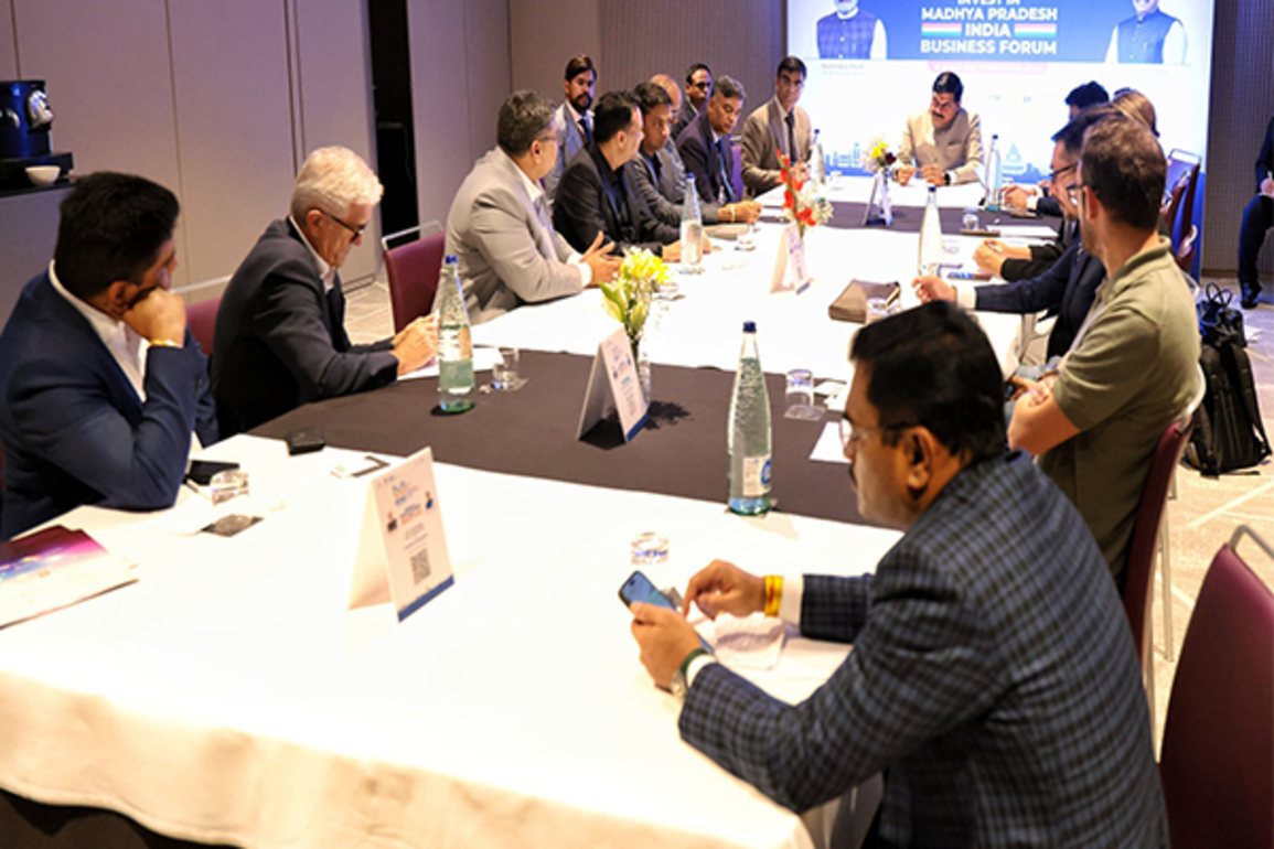 CM Mohan Yadav holds talks under 'Madhya Pradesh Global Dialogue-2025' with textile machinery bigwigs