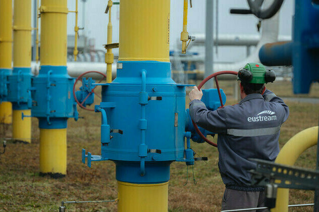 Russian pipeline gas exports to EU fall  Reuters