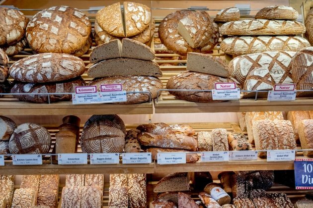 Bread Prices Jump 18% in EU, Eurostat Says as War in Ukraine Weighs