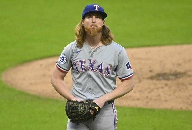 Rangers RHP Jon Gray fractures wrist on comebacker