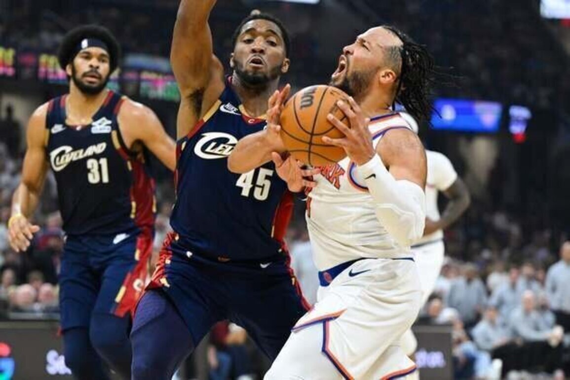 Knicks hammer Cavs again, take 3-0 series lead