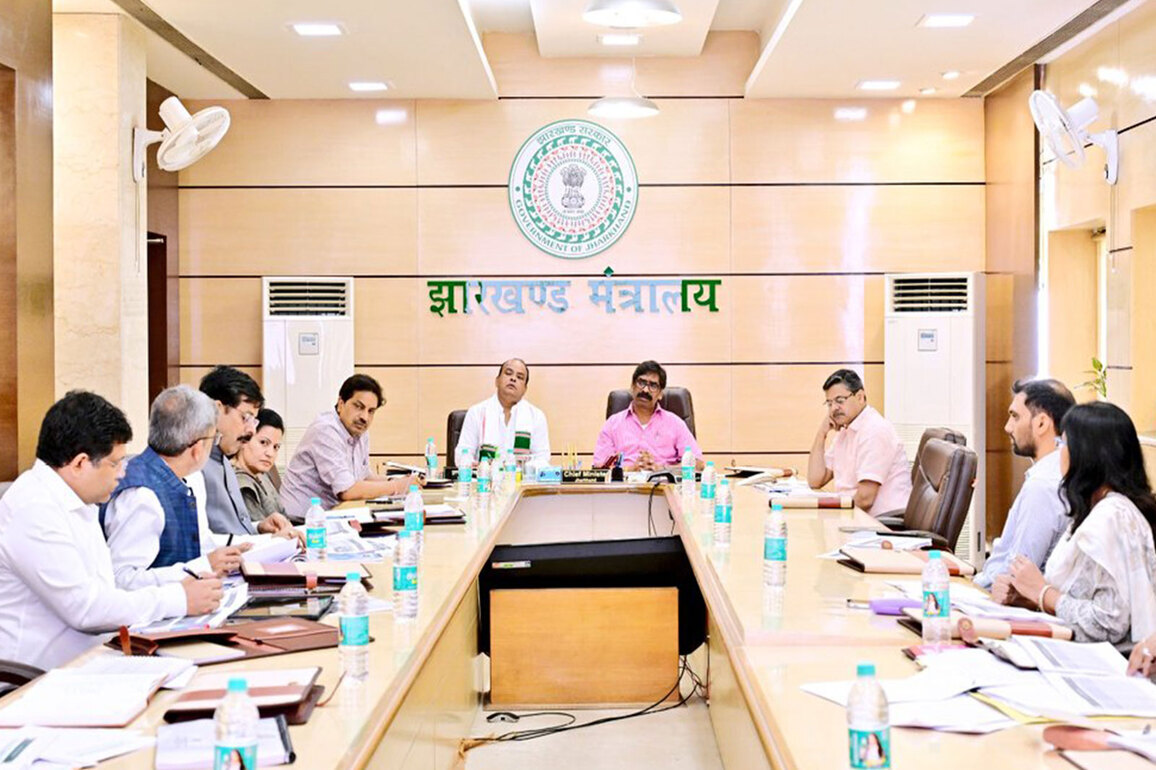 Jharkhand: CM Soren directs Health Department to fill vacancies, improve ambulance services during review meeting