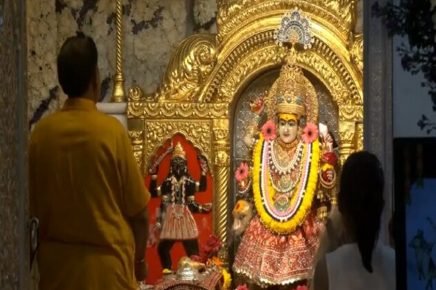 Morning Aarti held at Jhandewalan temple on eighth day of Chaitra Navratri