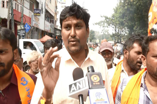 Andhra Pradesh: VHP, Bajrang Dal hold protest in Vijayawada against mob lynching of Hindu youth in Bangladesh