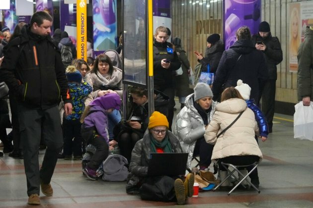 Air Raid Alert in Ukraine as Zelenskyy Calls for Aircraft, Missiles