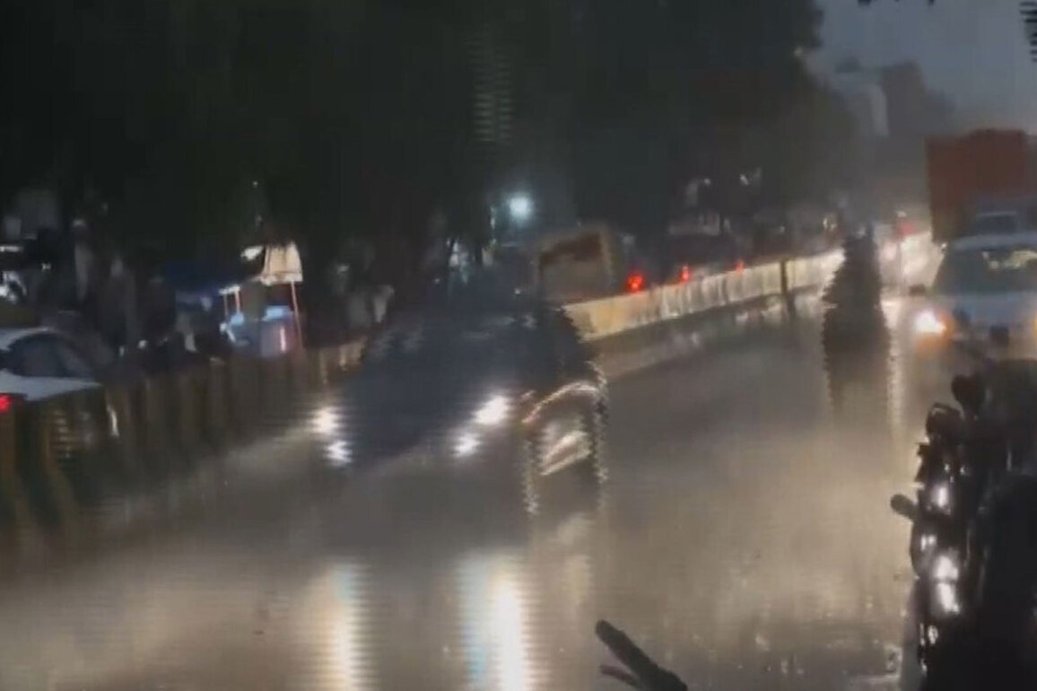 Heavy rain lashes parts of Delhi; Above-normal heat to persist in national capital this week