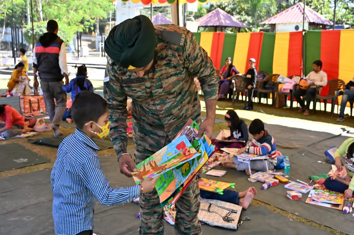 Young artists mark Vijay Diwas with patriotic paintings in Agartala