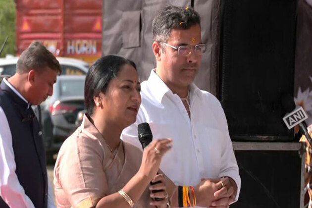 "Both of us will work together...": Delhi CM Rekha Gupta calls Pravesh Verma "brother"
