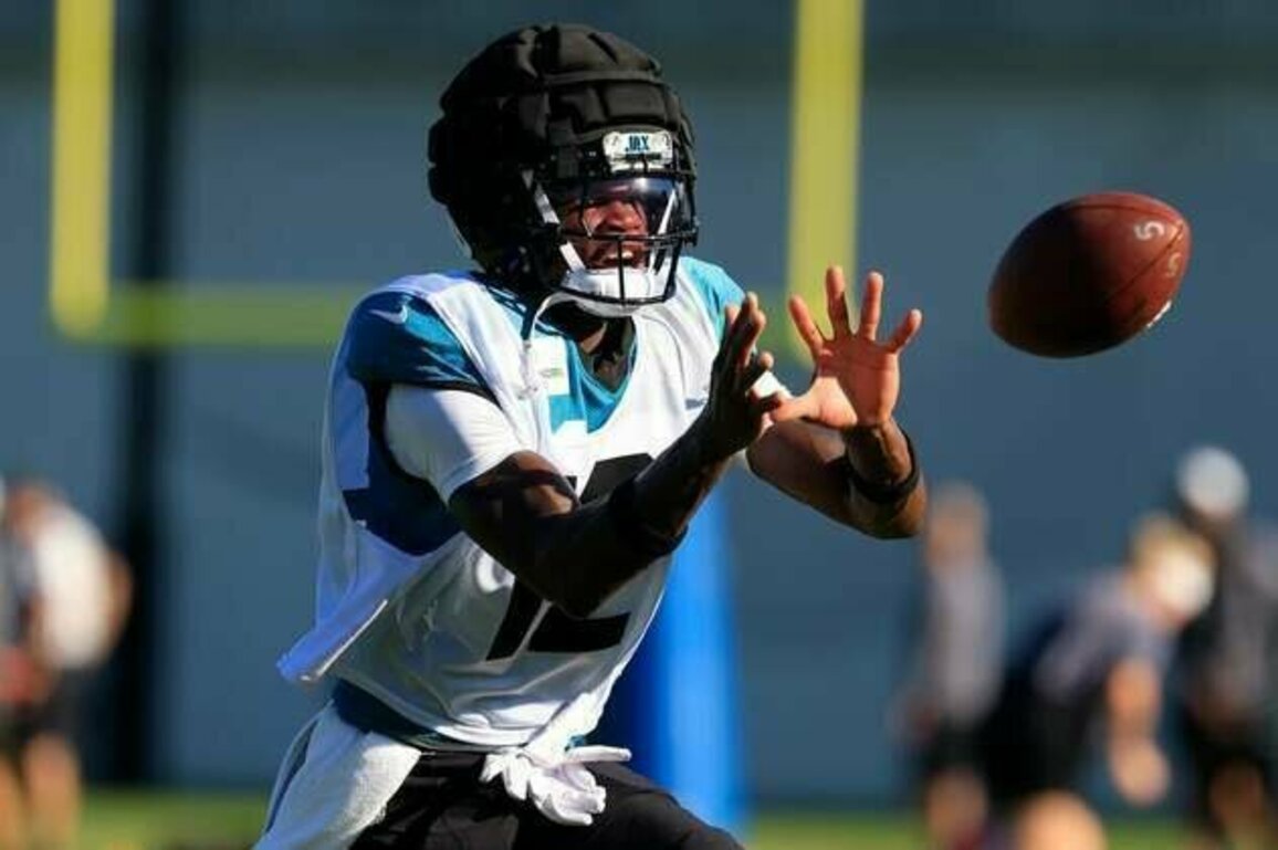 Jags to use Travis Hunter at WR and CB, play starters vs. Steelers