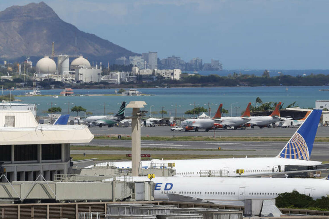 Honolulu-L.A. United flight turns back after bomb threat in lavatory