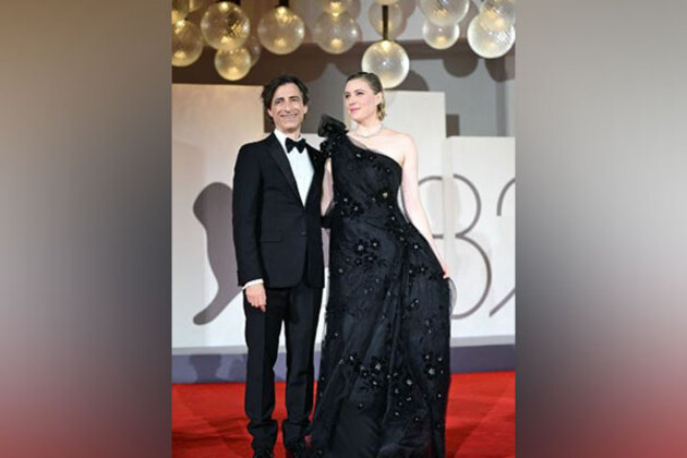 Greta Gerwig, Noah Baumbach make rare red carpet appearnace at Venice Film Festival