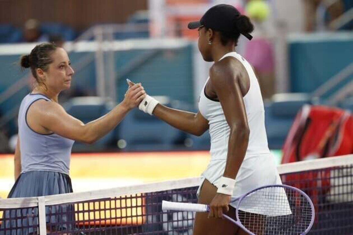 Coco Gauff struggles, but rallies to advance at Miami Open