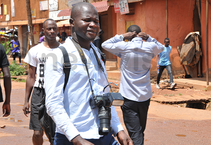  journalist suffers from the effects of tear gas hoto by arim sozi