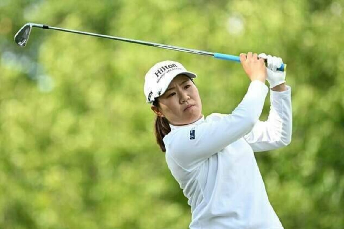 Yuna Araki, Nasa Hataoka share narrow lead in Japan