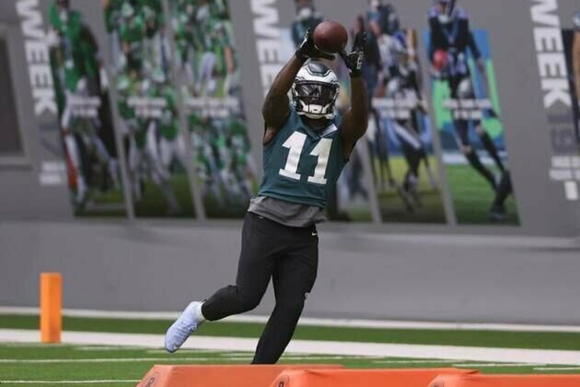 Eagles WR A.J. Brown (hamstring) misses practice