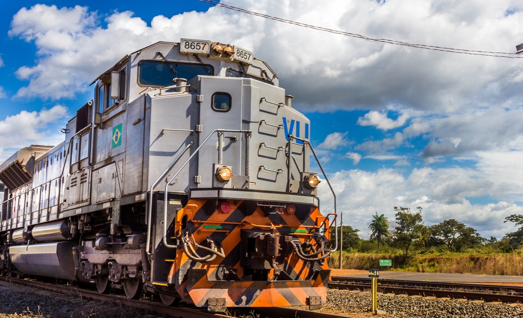 Trens da VLI transportam bauxita, principal insumo para a indústria de alumínio/Divulgação