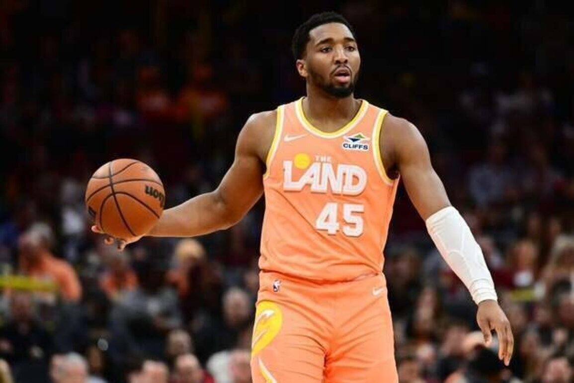 Donovan Mitchell, James Harden carry Cavs into clash vs. Bucks