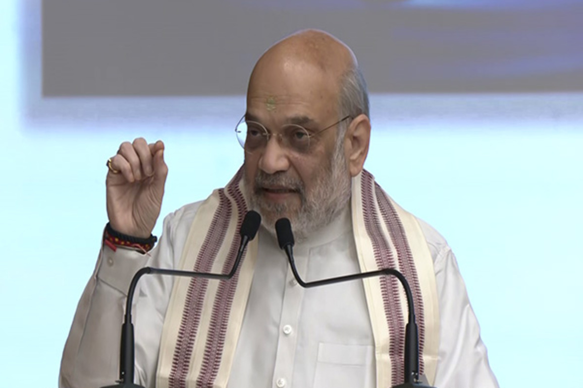 "Those who speak English in country will soon feel ashamed, creation of such a society is not far away": Amit Shah