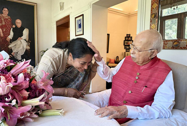 Delhi CM Rekha Gupta meets Lal Krishna Advani at his residence in New Delhi