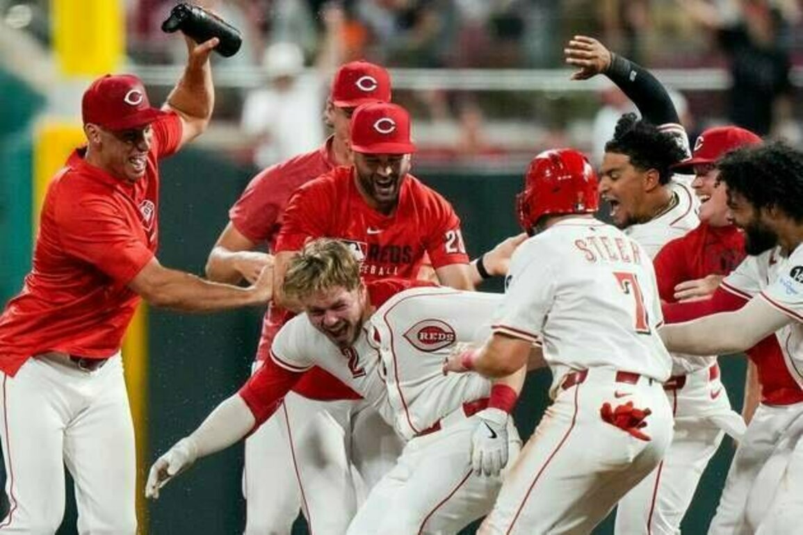 Reds rally late, walk off Yankees in extras