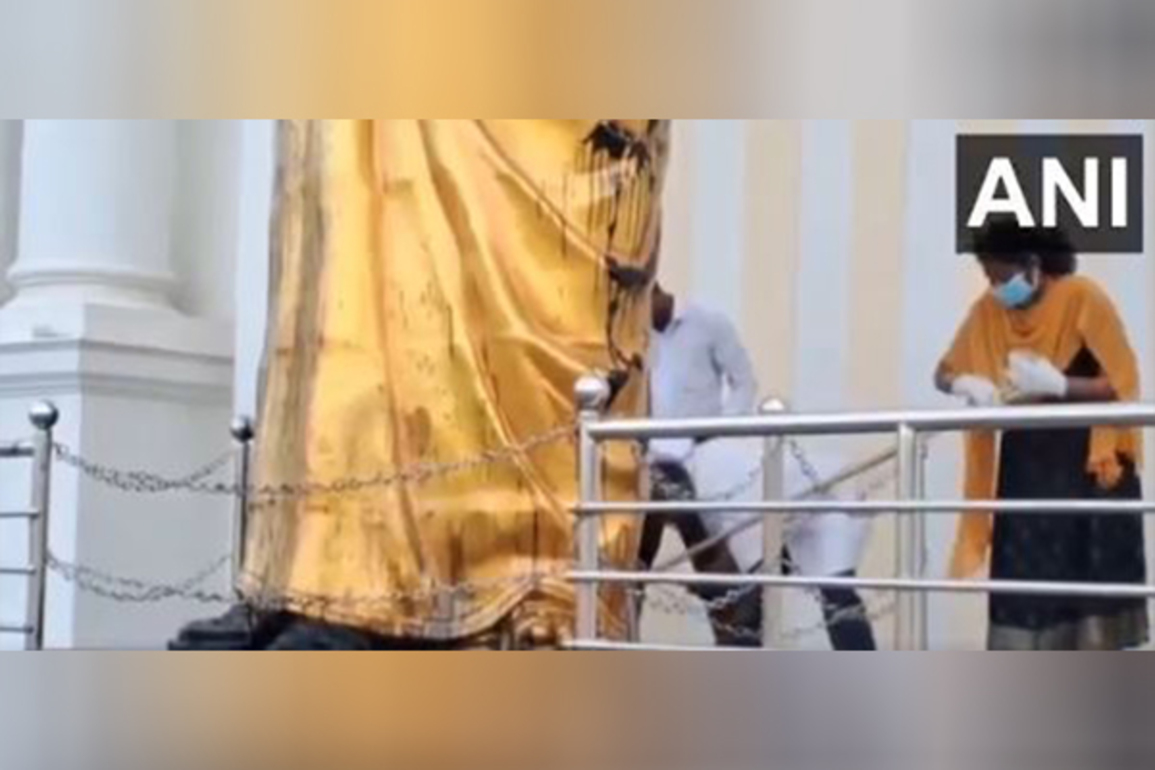 Unidentified miscreants vandalise former Tamil Nadu CM Karunanidhi's statue in Salem