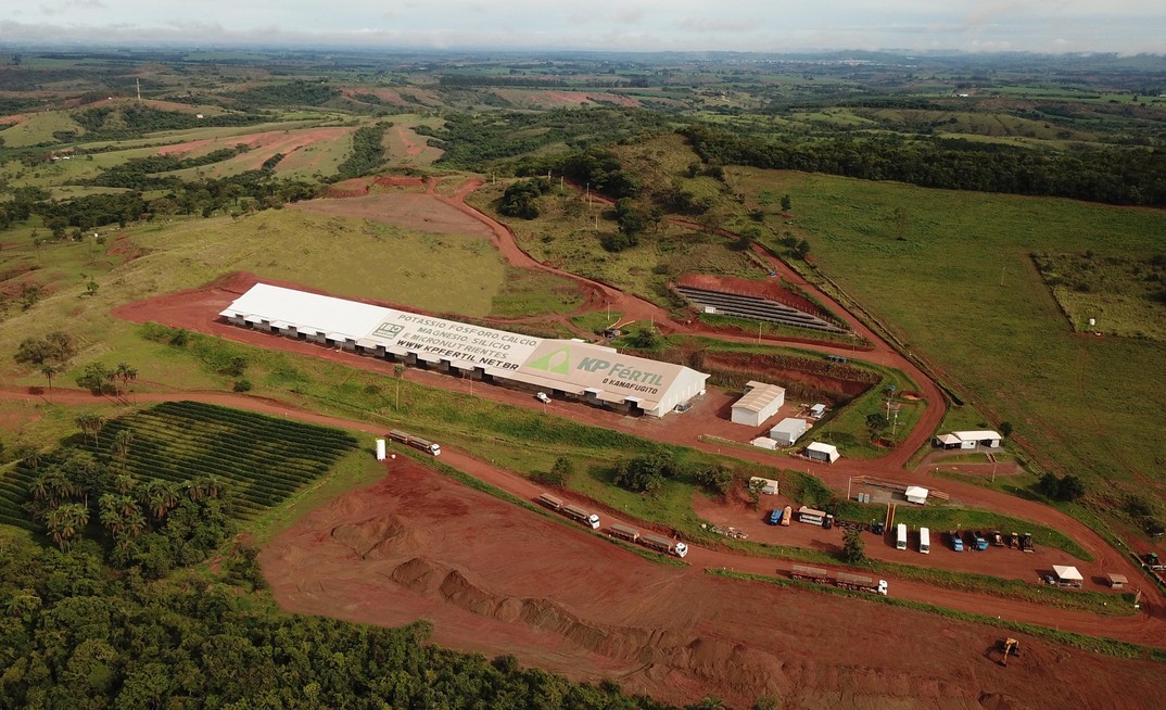 Operação de fertilizantes Arapuá MG potássio fosfato Hervest MG