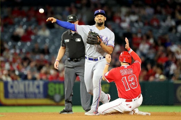 Angels edge Rangers for sixth straight win