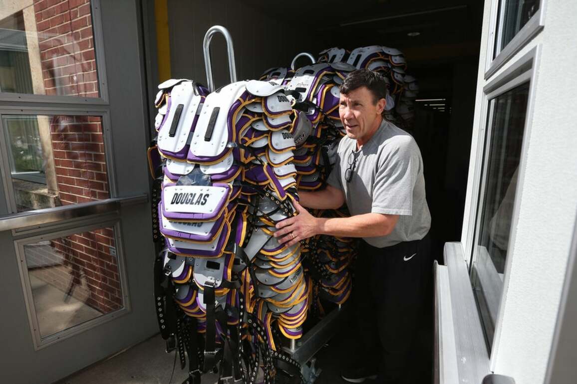 Longtime Vikings equipment manager earns Pro Football Hall of Fame award