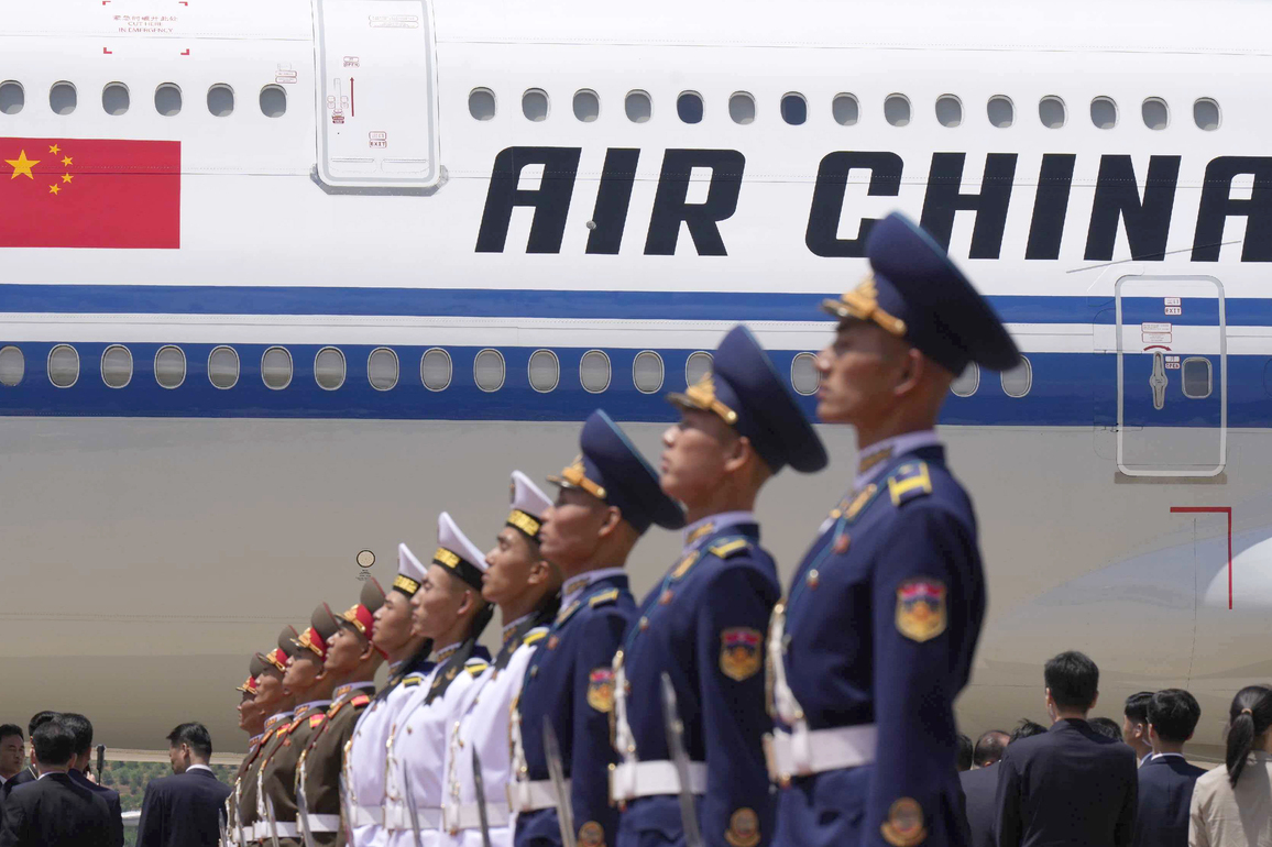 DPRK-PYONGYANG-CHINA-XI JINPING-STATE VISIT-ARRIVAL-WELCOME